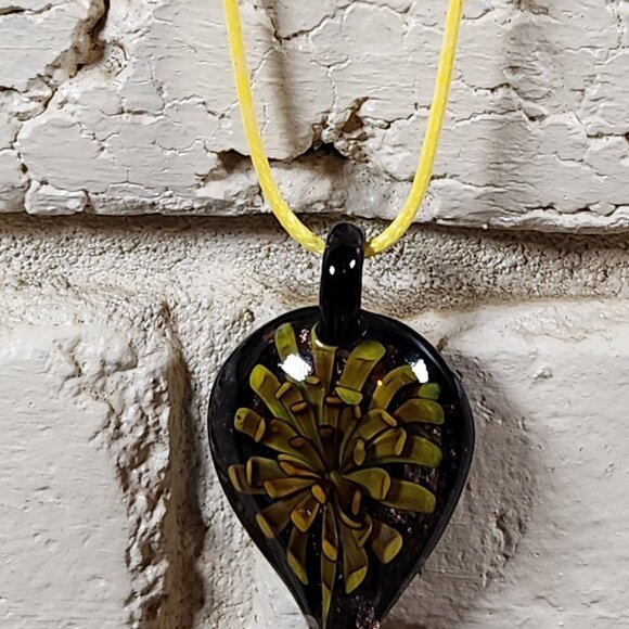 New Womens Murano Glass Tear Drop Yellow & Black Necklace - Picture 5 of 7